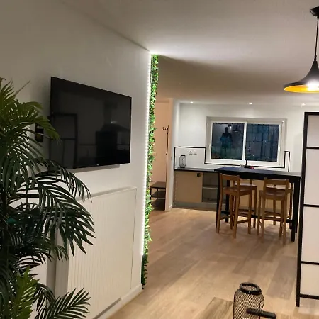 Le Freedom, Triplex, 2 Private Bathrooms *